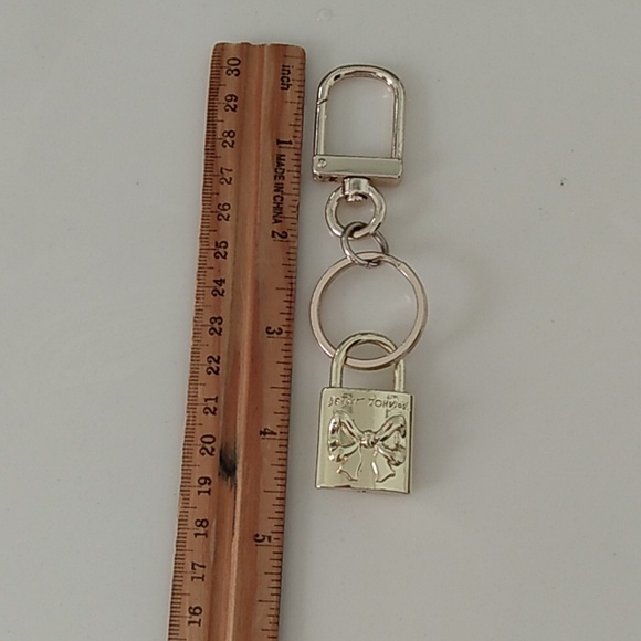 Betsey Johnson Key Chain Bag Fob Purse Hang Tag - Picture 4 of 6